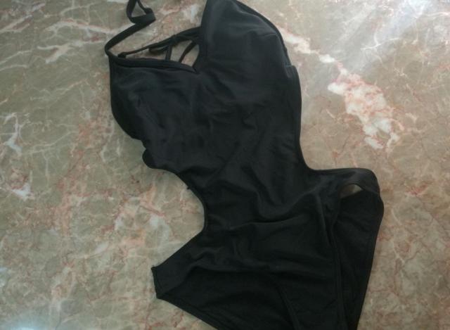 性感露背黑色连体泳衣