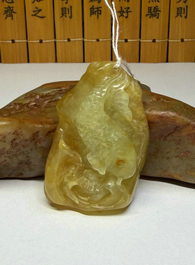 天然玉石吊坠岫玉挂件金黄色花玉鱼颈饰年年有余配饰挂坠g7037
