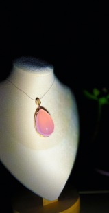 水滴款 马粉吊坠18 k金镶嵌