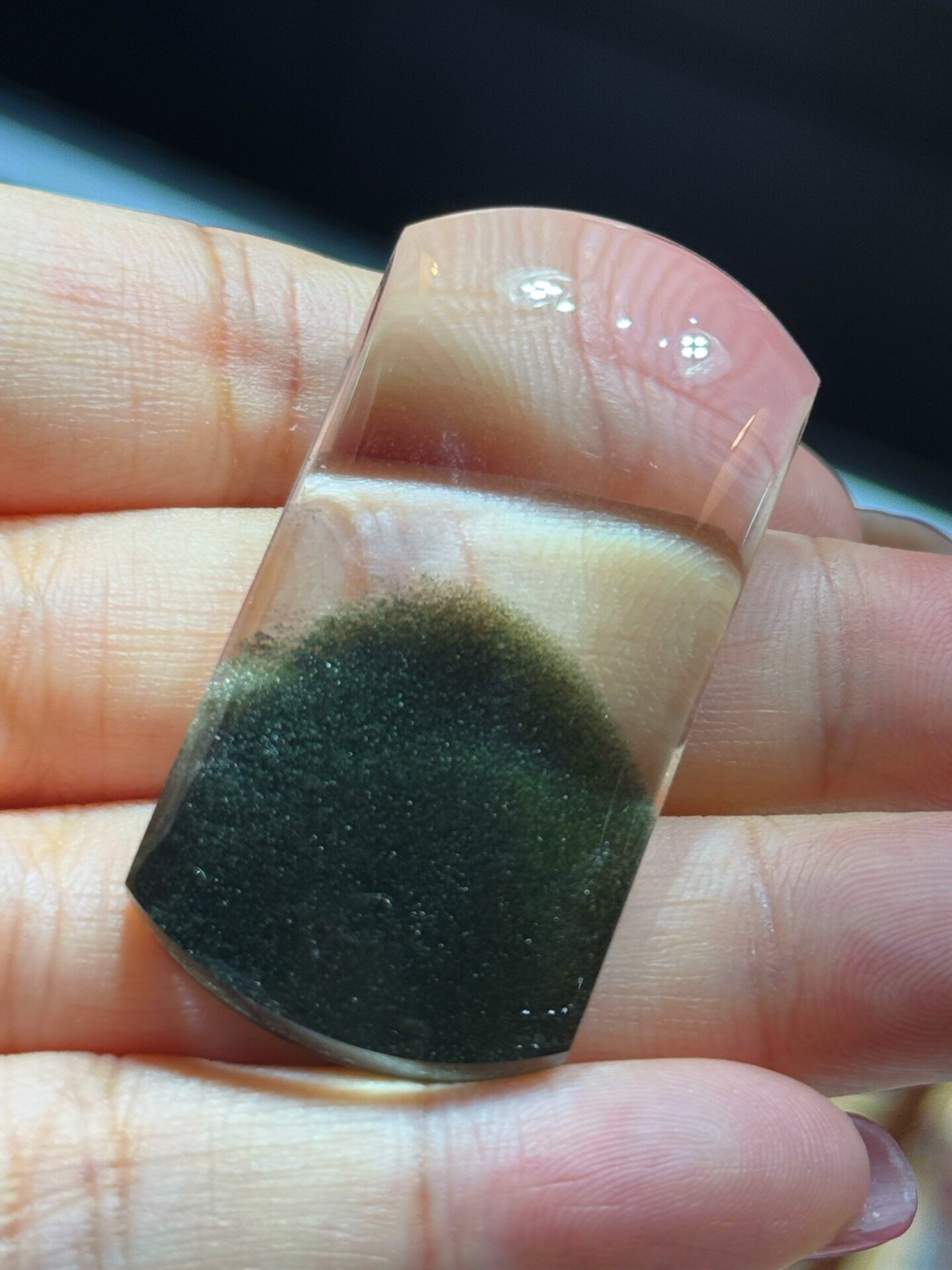 天然翠绿色绿幽灵无事牌 尺寸47.7-24-10.2mm 重21.6克