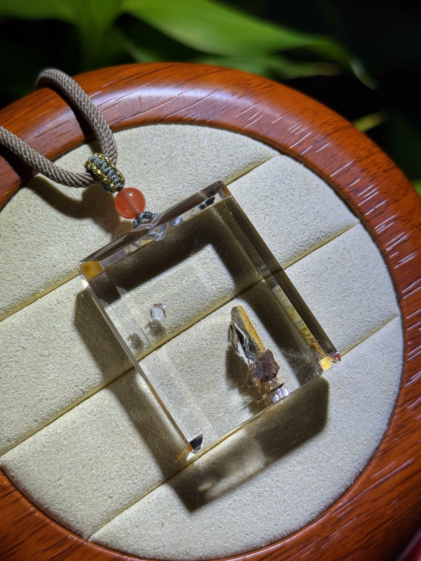 天然白水晶包裹体吊坠，象形一帆风顺图案 尺寸35.6-28-12.3mm