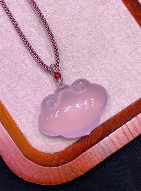 天然马达加斯加粉晶雕刻如意吊坠。莫桑芙蓉石规格:34.25.16mm