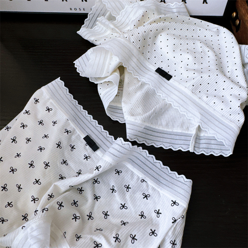 小香风超柔美腻包臀无痕三角内裤