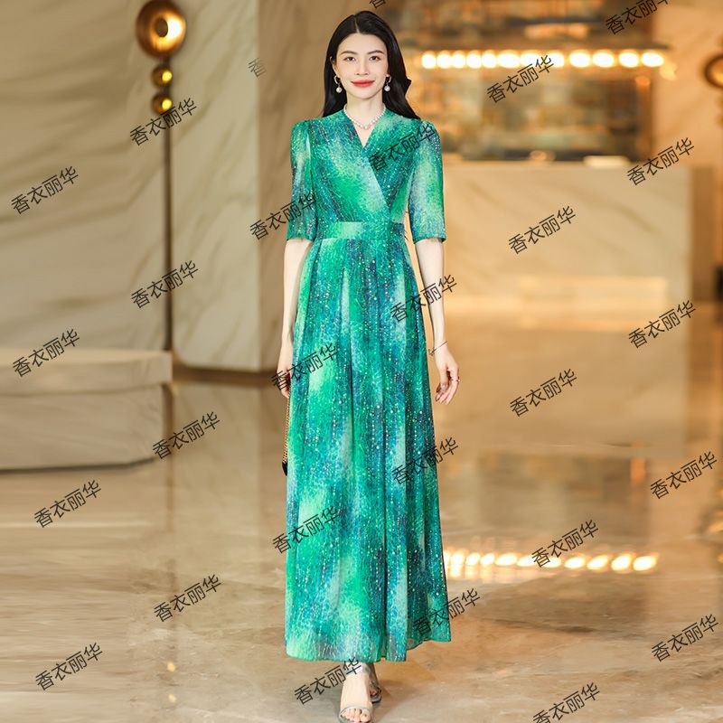 香衣丽华28-372夏季新款短袖V领花色大摆长款连衣裙修身显瘦长裙