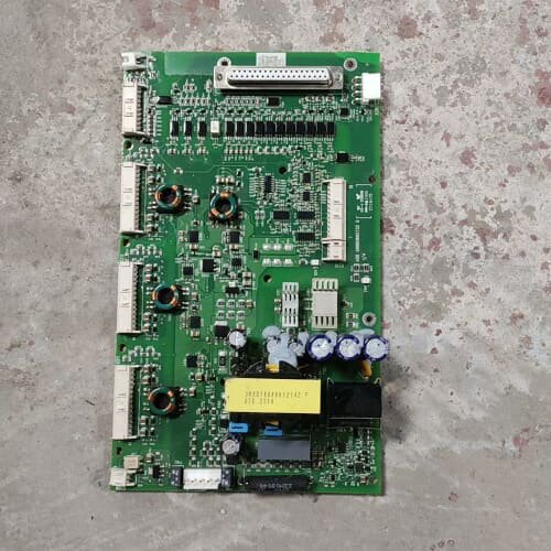 ZINT-571 变频器电源驱动板，有脚磕碰了实物