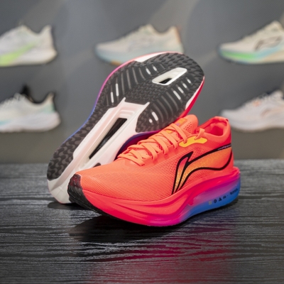 飞电5ELITE超䨻回弹碳板跑鞋