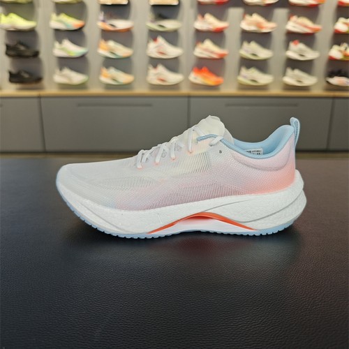 李宁女子跑步鞋减震回弹