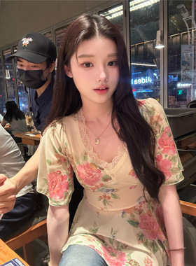 green大姐姐【人间富贵花】V领女T恤蕾丝衬衫飞袖收腰缎薄款上衣