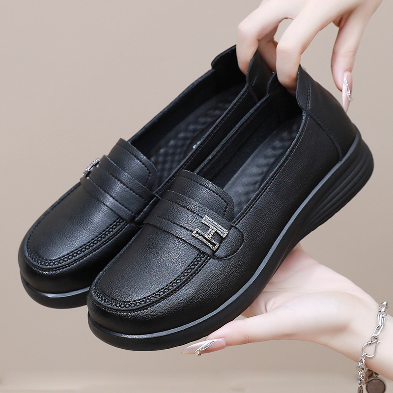 软底妈妈鞋单鞋平底中年舒适不累脚乐福鞋女鞋防滑皮鞋2025春秋款