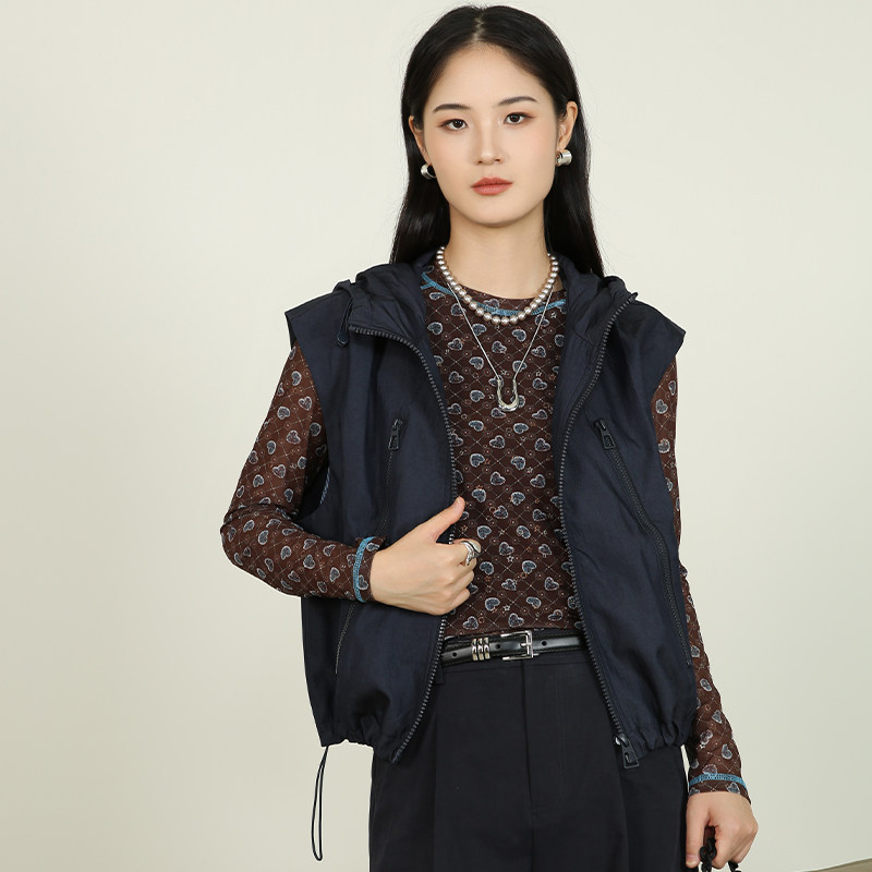 梵凯马甲女2025秋休闲运动工装风宽松连帽马甲背心冲锋衣外套女