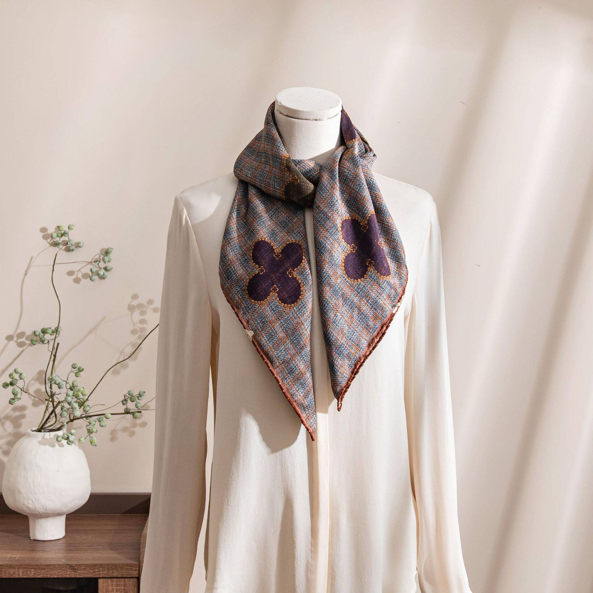 桑蚕丝真丝方巾高端大气系脖围巾意萝绸带铜扣妇女节送妈妈配礼盒