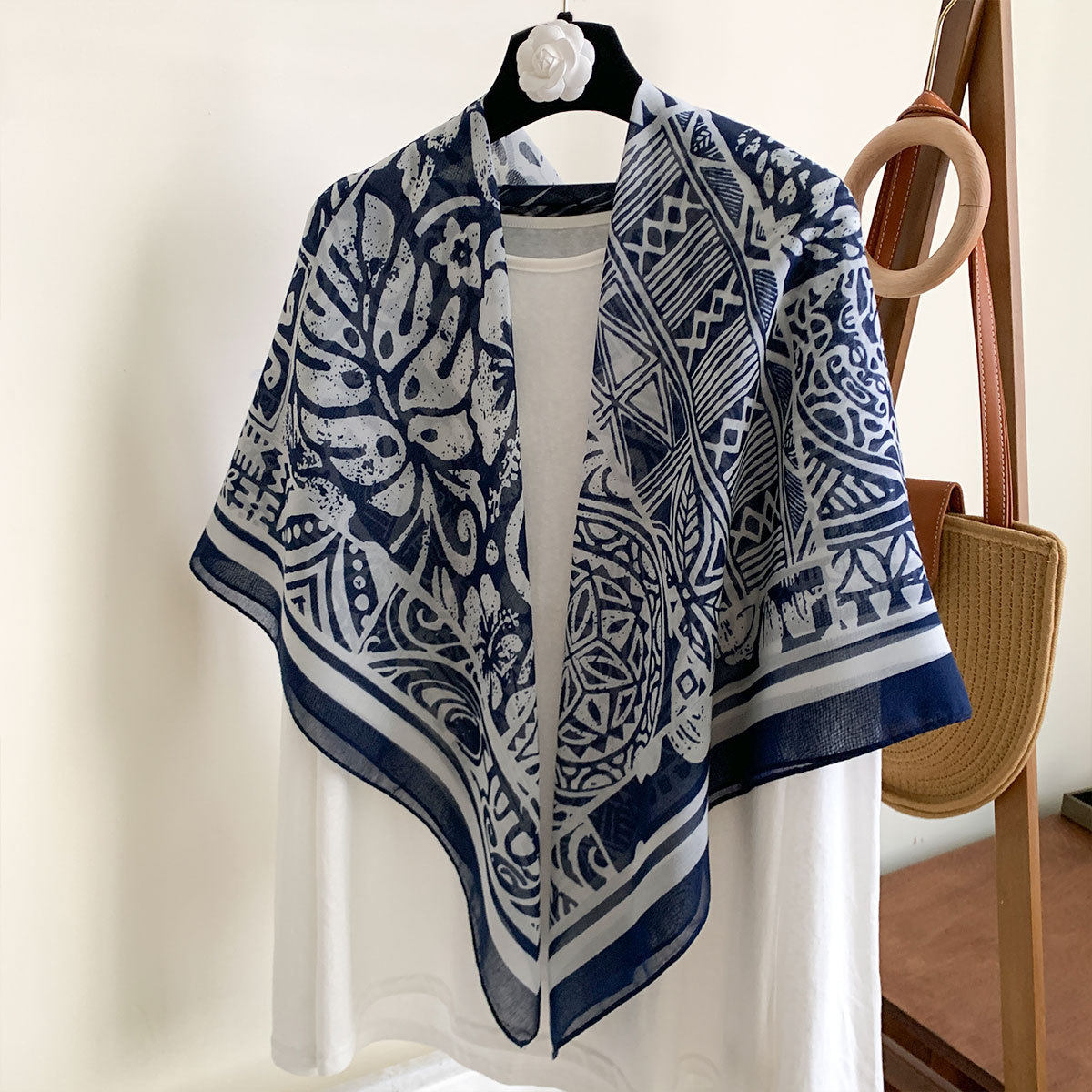 仿丝棉轻奢百搭印花丝巾新款110cm蓝色系防晒大方巾女士披肩头巾