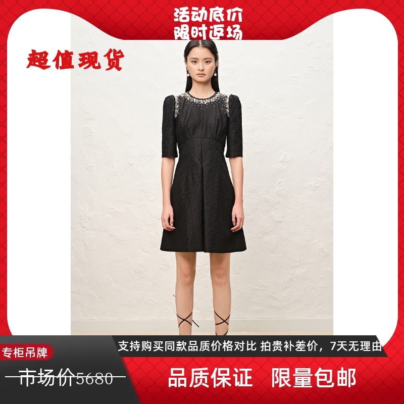 奥丽嘉朵22夏款镶钻领短袖连衣裙