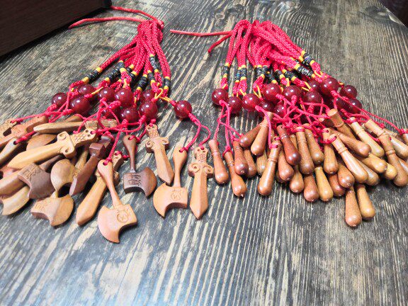 真品桃木棒槌 桃木斧子宝剑 静心小挂件 包邮 红色中国结饰品挂链