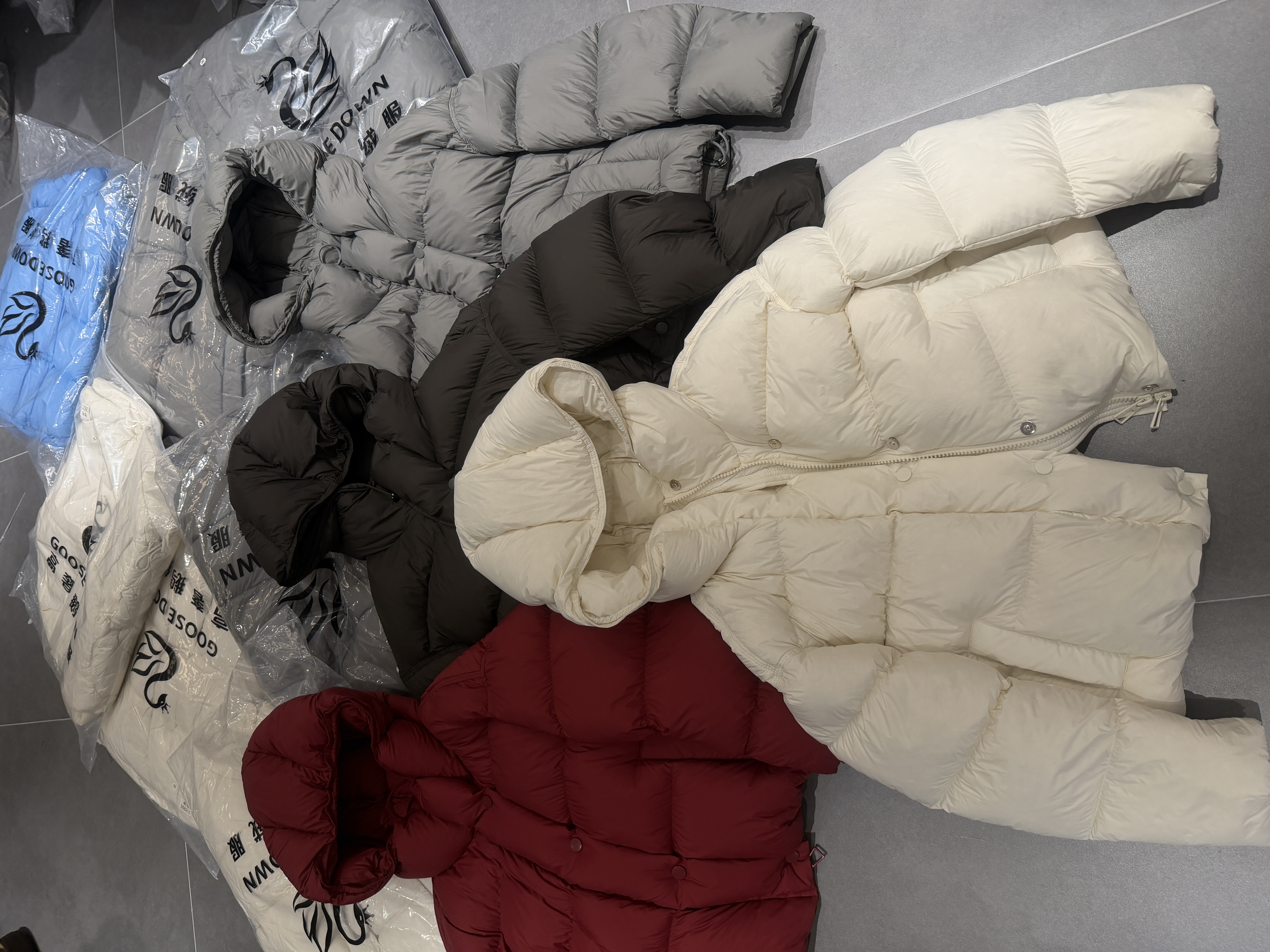 欧洲站2025冬季新款欧货时尚连帽宽松显瘦百搭泡芙鹅绒羽绒服外套