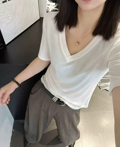 2026早秋V领显瘦短袖T恤女