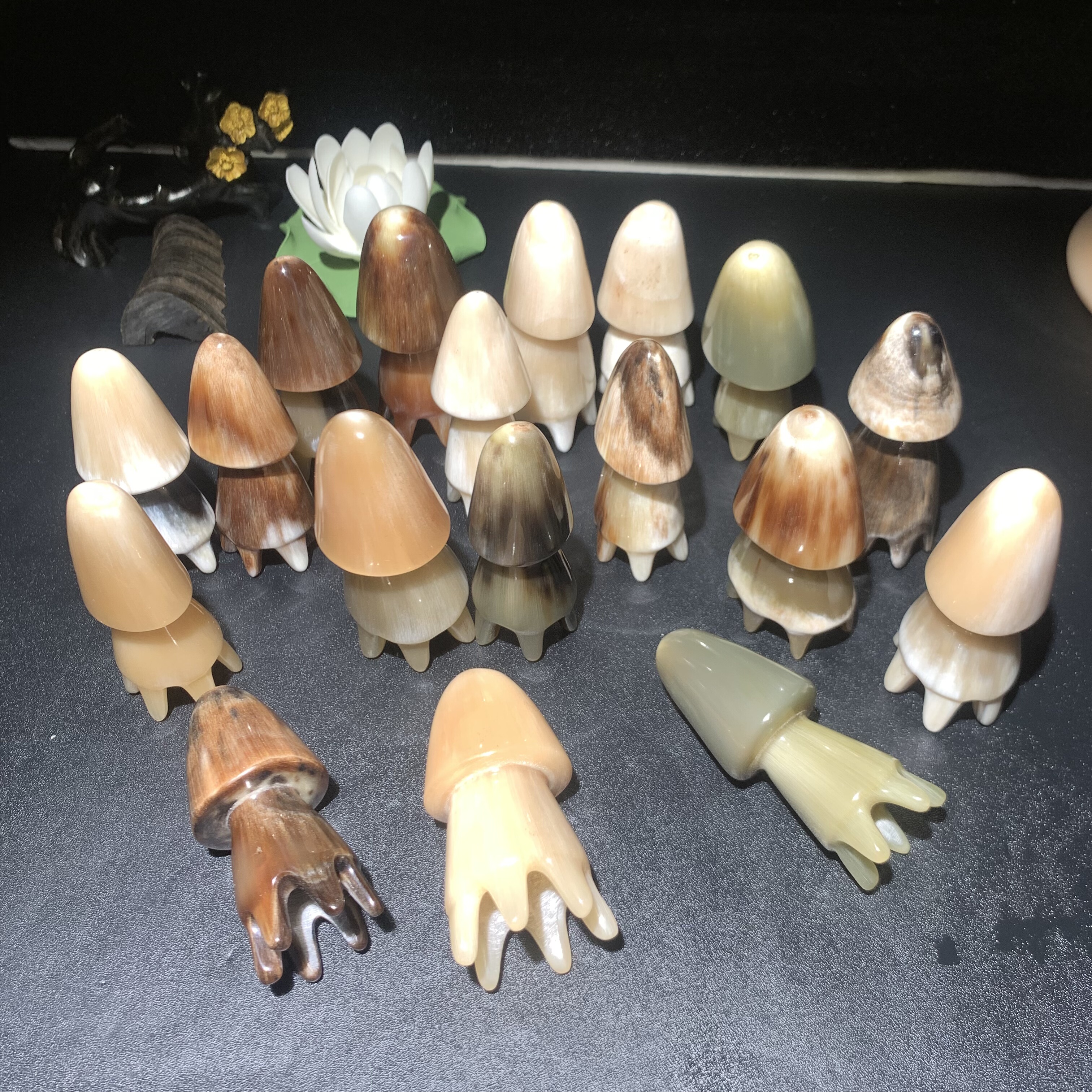 天然真牛角蘑菇手把玩件实心黄牛角尖按摩头部身体穴位点按摩工具
