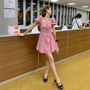 法式复古温柔系方领短袖喇叭袖夏季新款ins潮设计小感清新连衣裙