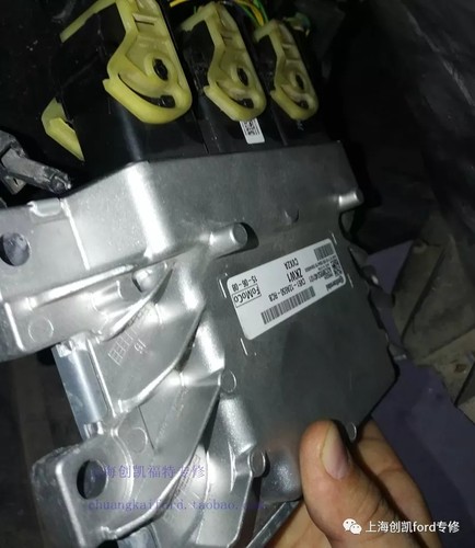 创凯福特新福克斯充电系统维修发电机故障电瓶灯常亮故障维修案例