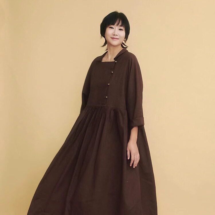 宽松深咖棕色小翻方领长裙