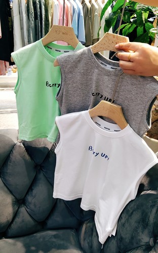 小童品牌VOOTOO童装实体店断码捡漏男女童纯色背心M83220