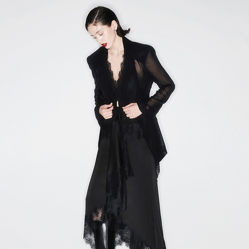 越南小众MUSTHAVE 2024年春季新款蕾丝饰边设计感不规则套装裙