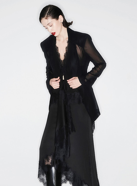 越南小众MUSTHAVE 2024年春季新款蕾丝饰边设计感不规则套装裙