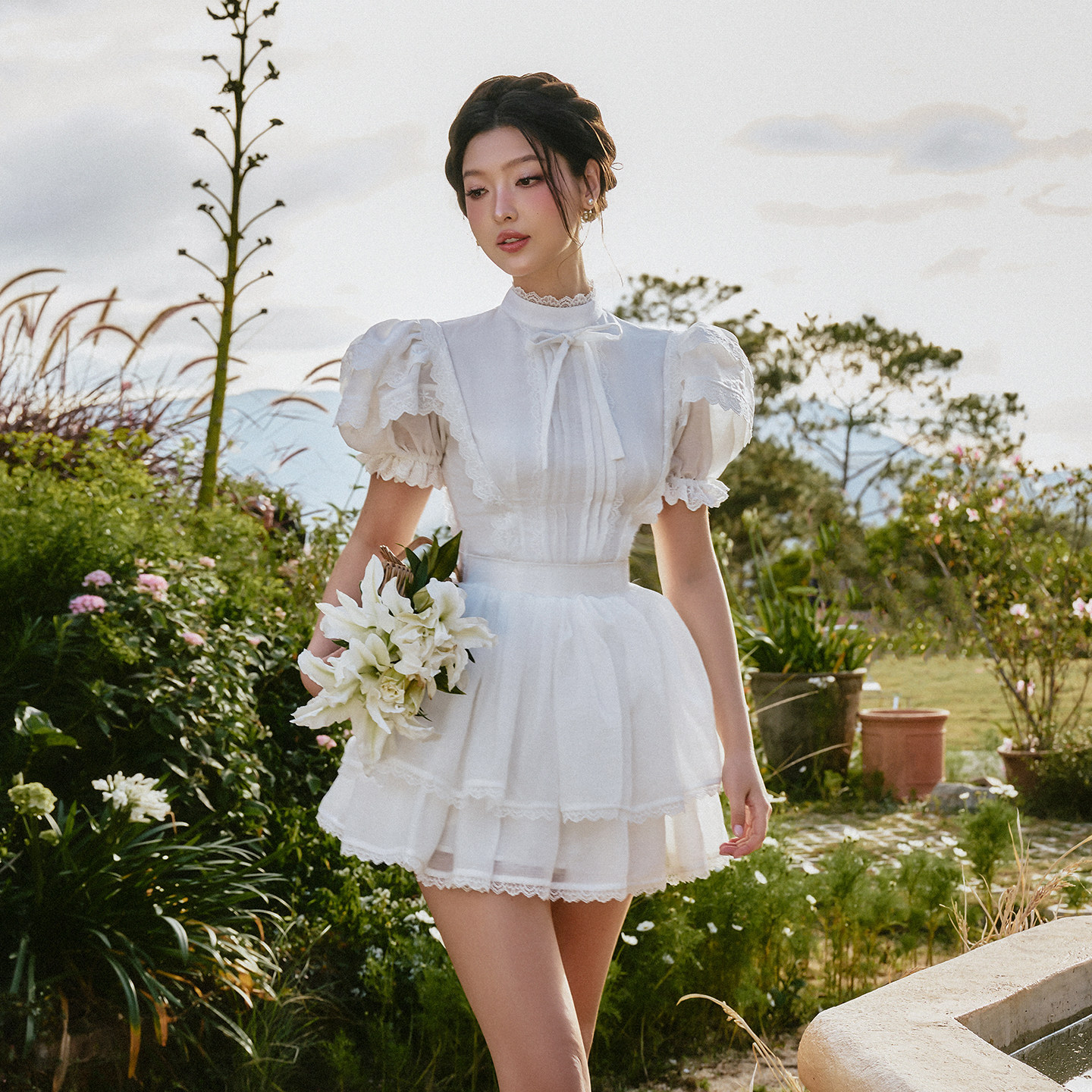 越南小众品牌SISSY 2026年春季新款法式纯白钢琴褶收腰连衣裙