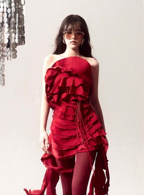 越南小众品牌MUSTHAVE 2026年春季新款时尚红色层次荷叶边连衣裙