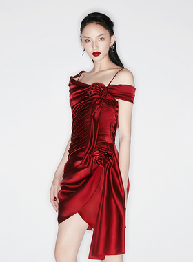 越南小众MUSTHAVE 2026年春季新款暗夜玫瑰烈焰红褶皱连衣裙