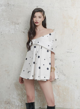 越南小众品牌ONONMADE 2025年夏季新款黑白圆点一字肩连衣裙