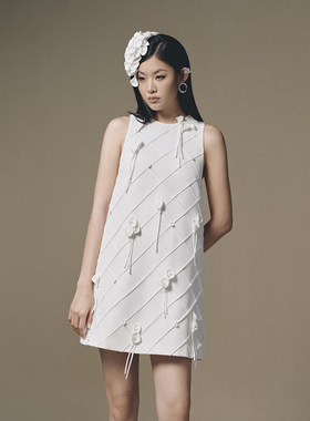 越南小众KEIRA TONG 2025年夏季新款甜美简约白色郁金香直筒裙