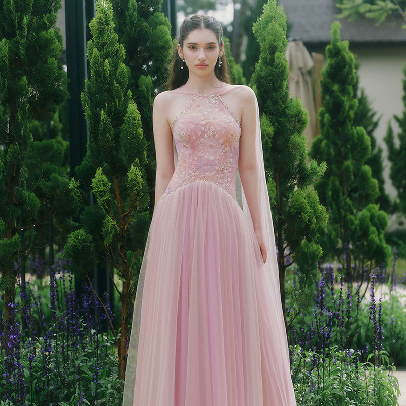 越南小众LINH PHUNG 2024冬季新款仙气飘飘粉色亮片网纱裙