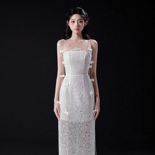 越南小众RAFFINE 2025年春季新款气质蕾丝钩花立体吊带裙