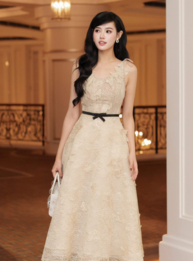 越南小众DARLING DIVA 2025年秋季新款高雅氛围杏色蝴蝶连衣裙