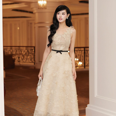 越南小众DARLING DIVA 2025年秋季新款高雅氛围杏色蝴蝶连衣裙