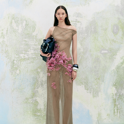 越南小众品牌LECIA 2026秋季新款时尚隐约设计感卡其色花朵长裙