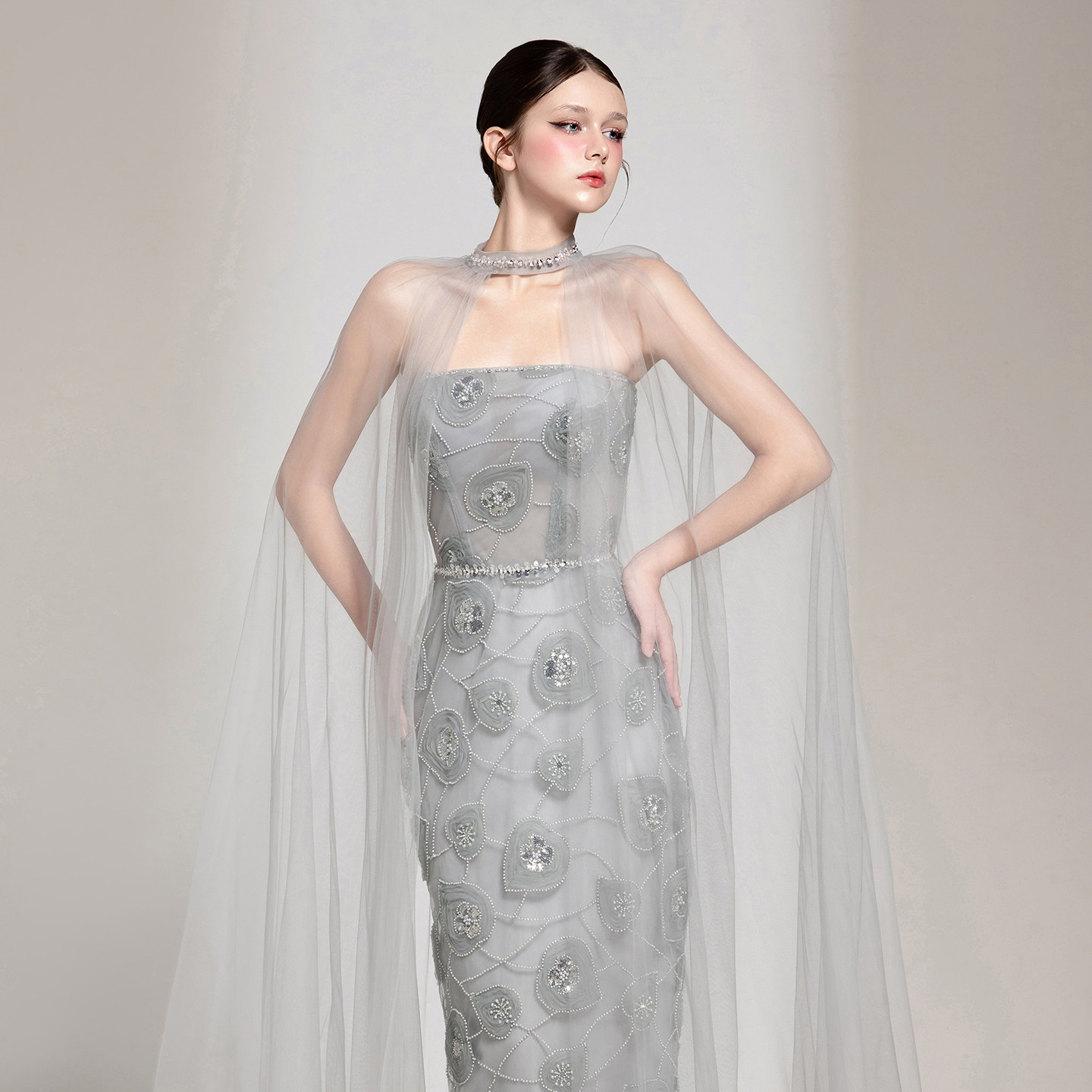 越南小众品牌CHOU PHAN 2025年秋季新款高级灰色水钻叶薄纱裙