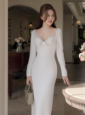 越南小众品牌CALISTA 2024年新春新款优雅纯白气质修身包臀裙