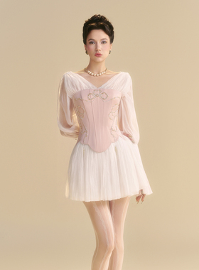 越南小众LINH PHUNG 2025年秋季新款甜美少女粉白拼接连衣裙