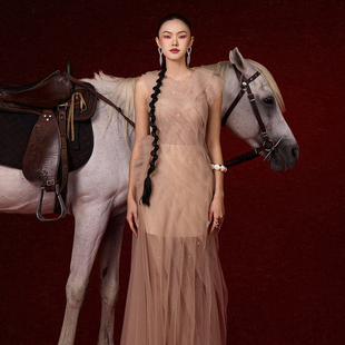 越南JOSEPHINE 2025年新年新款波浪设计卡其色修身连衣裙