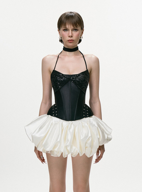 越南小众品牌NINISESI 2025年夏季新款黑白撞色低胸挂脖套装裙