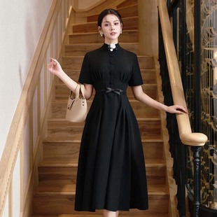 越南小众WHITEPLAN 2026年夏季新款素雅黑色高腰线收腰连衣裙