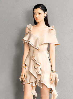 越南小众MUSTHAVE 2023年春季新款荷叶波浪边不规则长度连衣裙