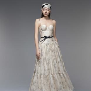 越南品牌DETHEIA 2025 春夏新款法式优雅米色玫瑰印花吊带长裙