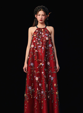 越南小众品牌DING DANG 2025年春季新款红色复古刺绣花朵挂脖裙