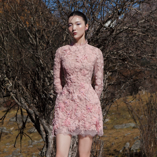 高级感粉色针织钩花修身 新款 连衣裙 2026年春季 越南小众品牌AMY