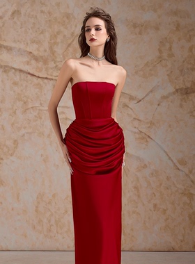 越南小众品牌CALISTA 2025年春季新款红色缎面光泽感垂褶抹胸裙