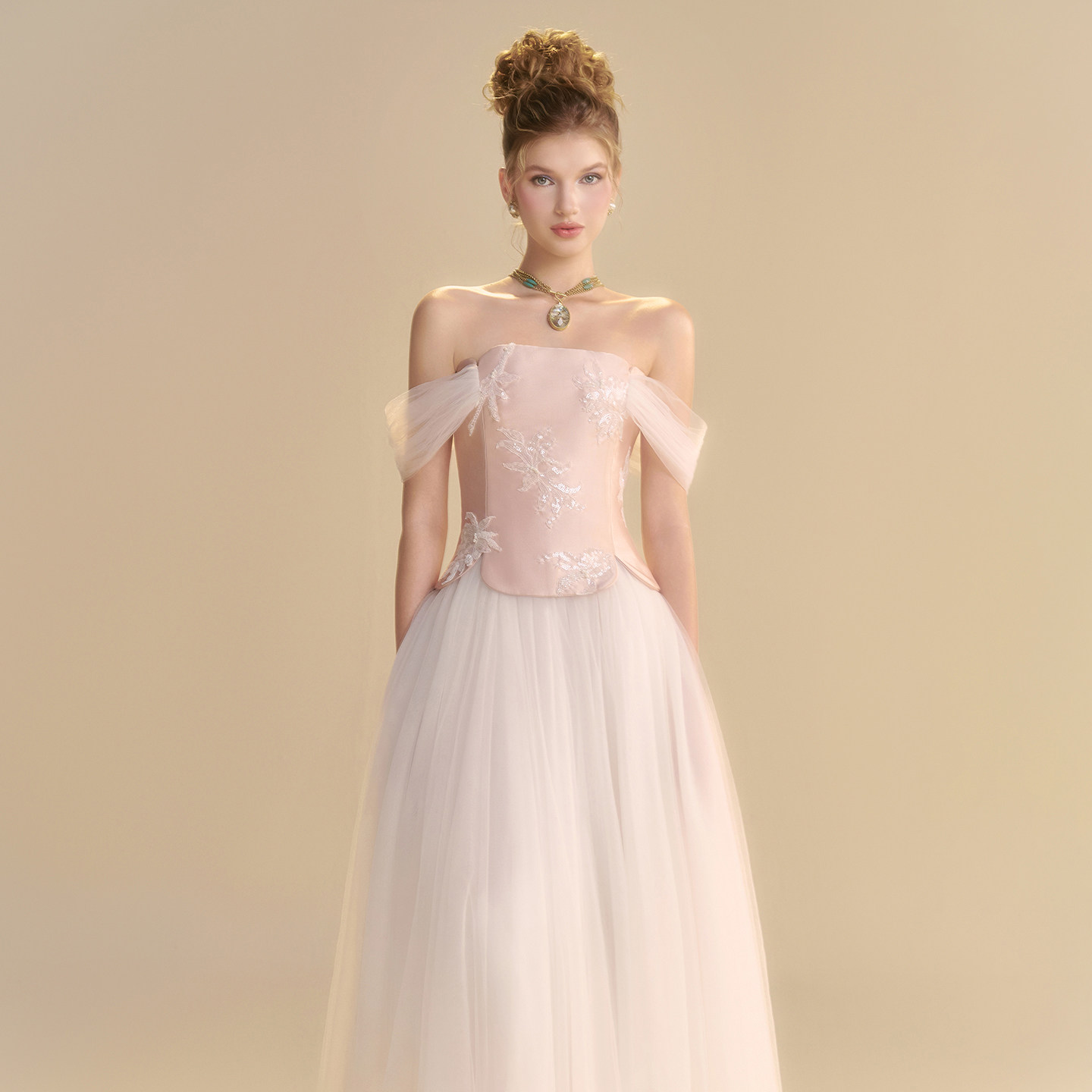 越南小众LINH PHUNG 2025年秋季新款粉色刺绣印花抹胸网纱裙