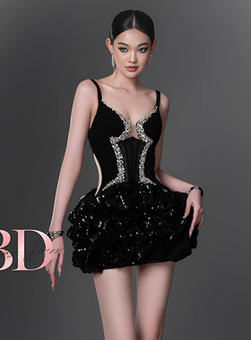 越南小众品牌BANDAGE 2024冬季新款闪耀时尚亮片花苞吊带裙